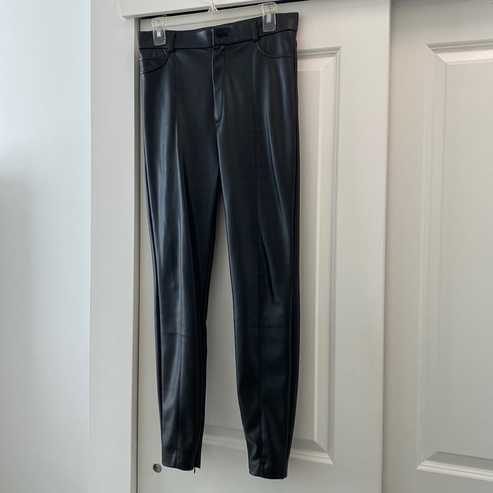 Faux leather pants zipper detail